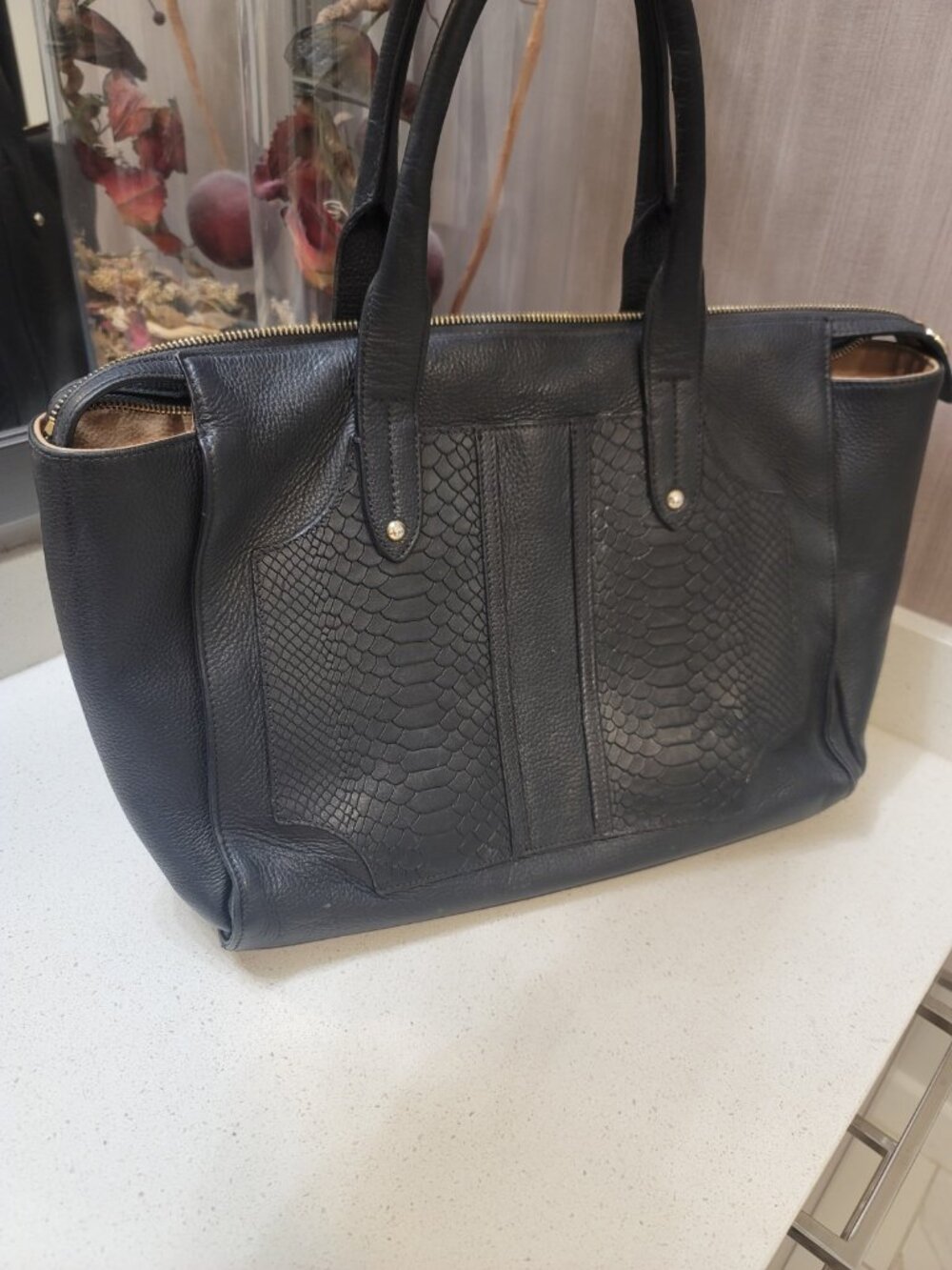 GiGi New York Parker Satchel Leather Black - Picture 4 of 13
